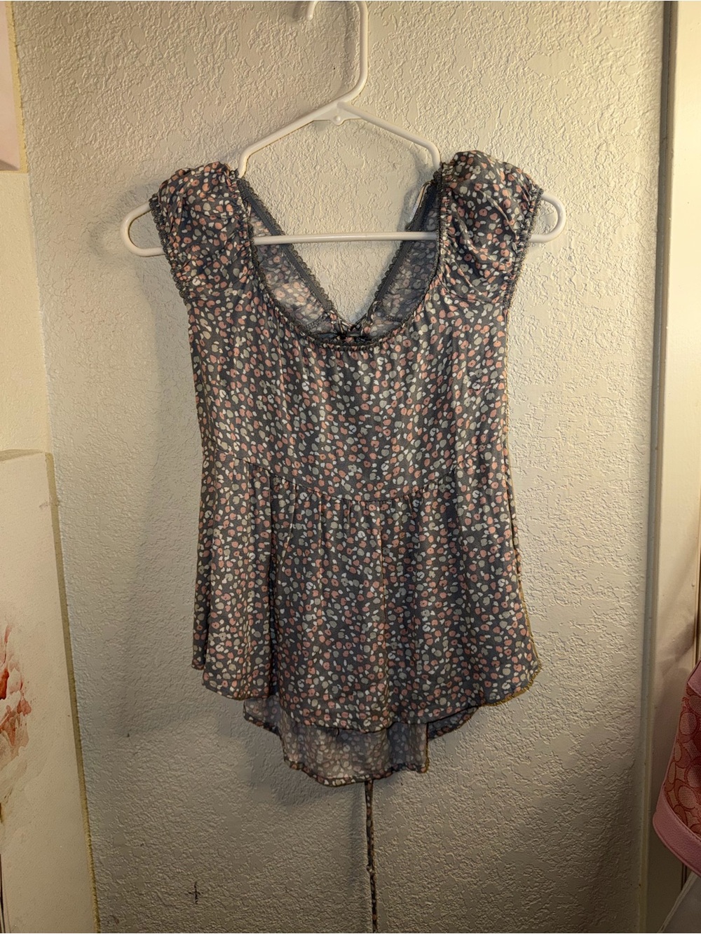 URBAN Romantics Blue Floral Ruffle V-Neck Sleeveless Blouse